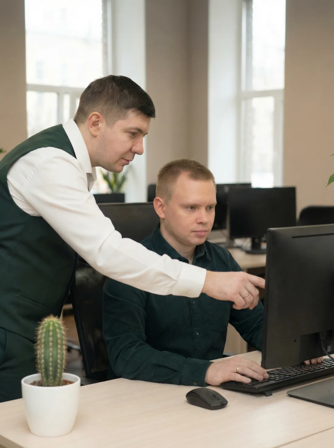 Специалисты НАПинтех за работой в офисе